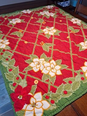 Festive Red and Green Poinsettia Quilt - Holiday Floral Design